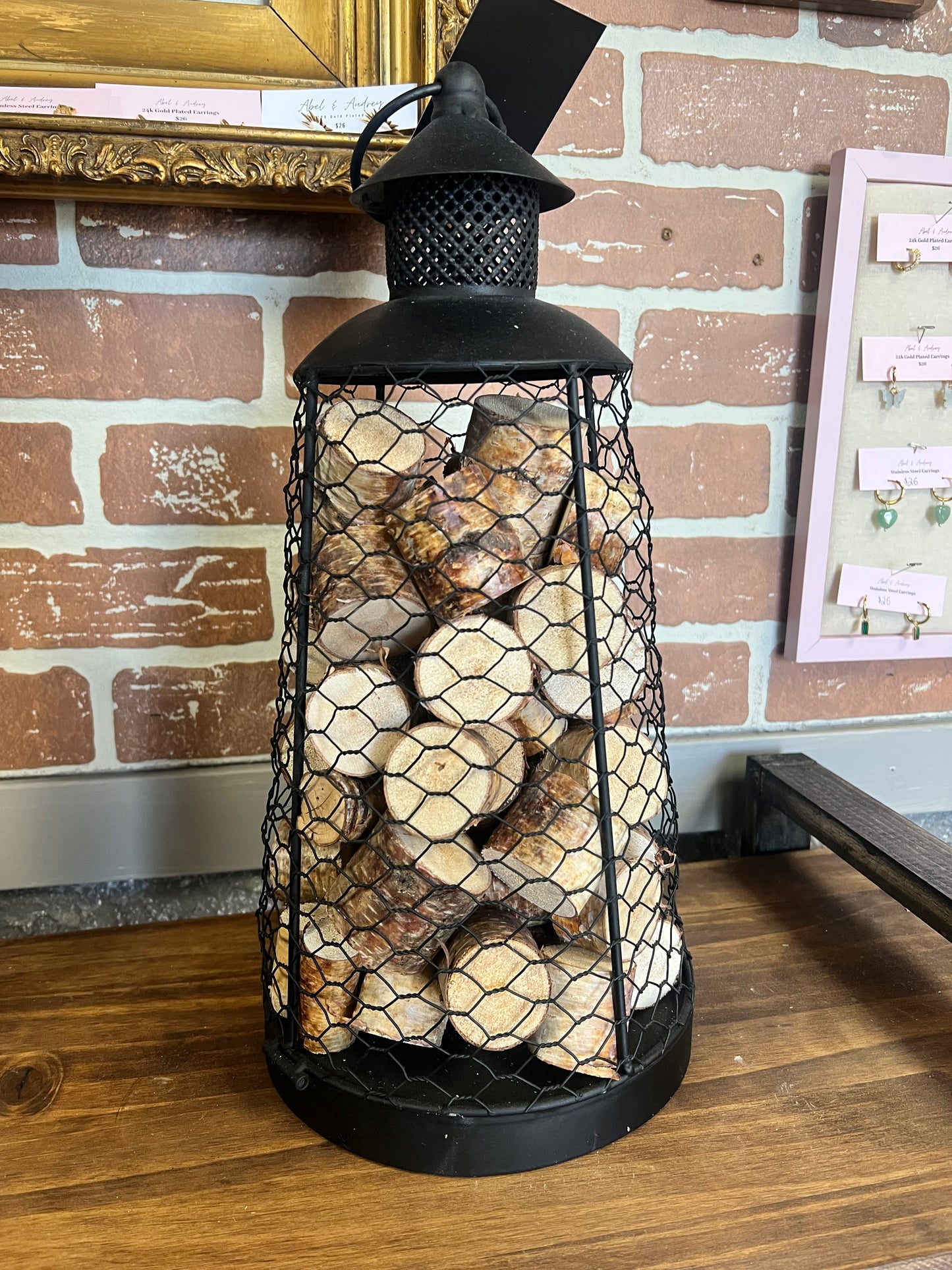 Black Chicken Wire Centrepiece