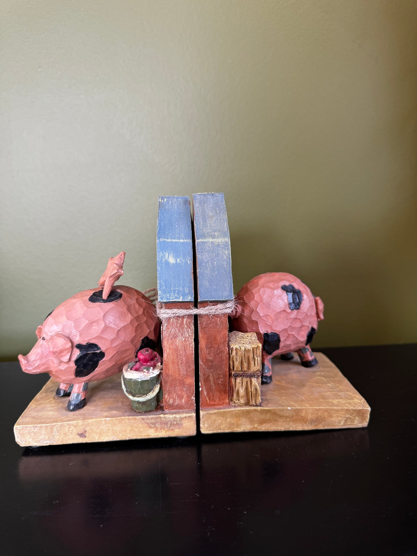 Pig Bookends
