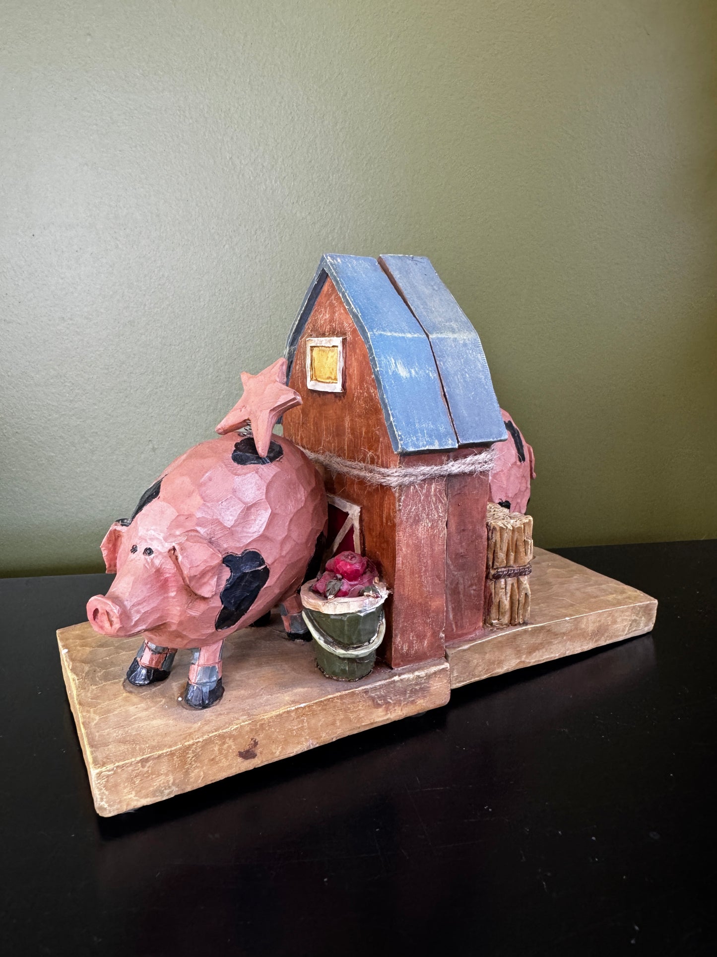 Pig Bookends